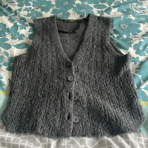 Sweater vest with front buttons . Gray wool size mediumn